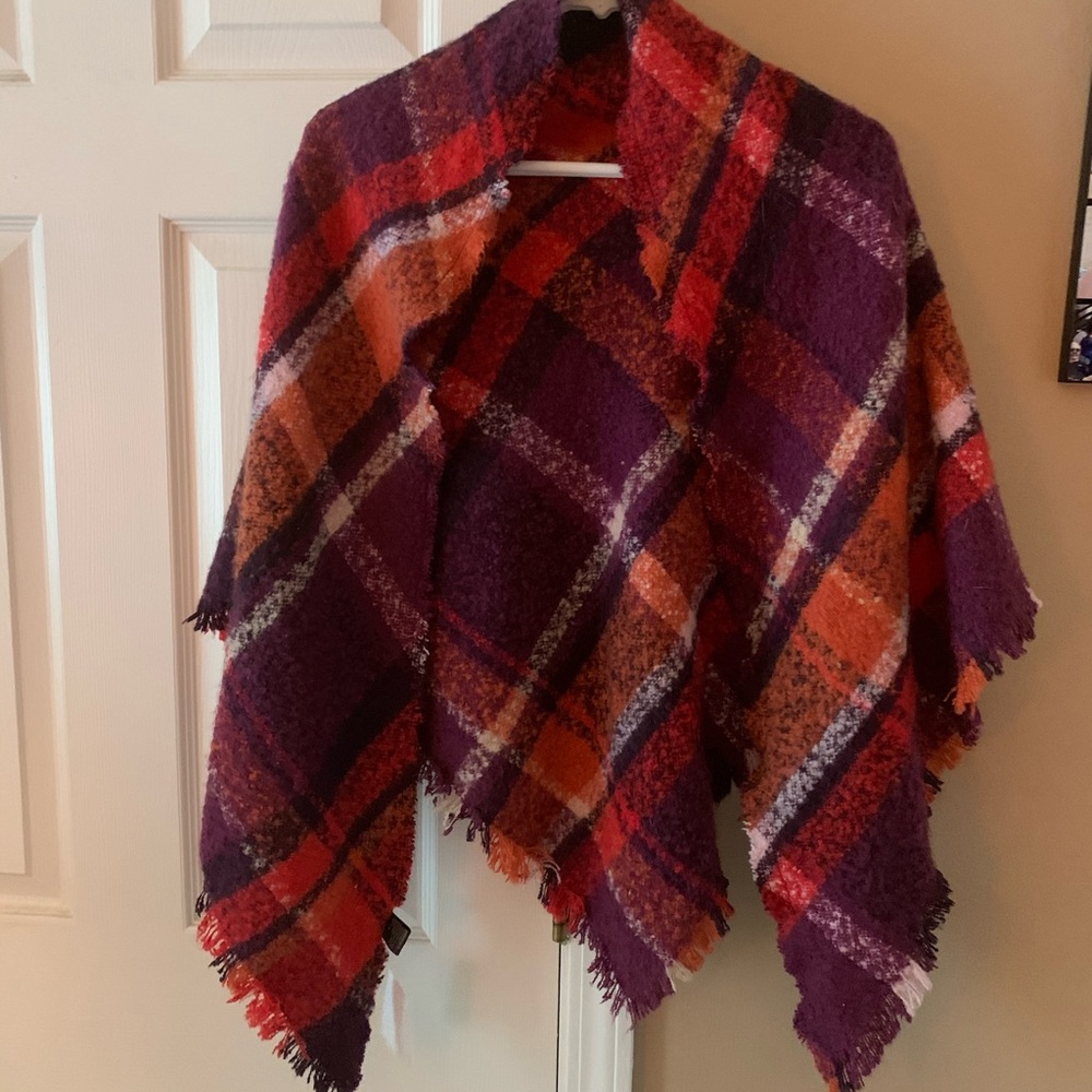 NWT perfect fall cover!  Very pretty!